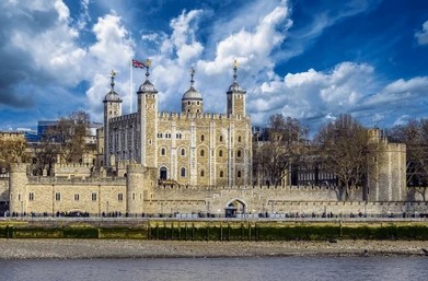 Tower of london vited by Minibus Hire London